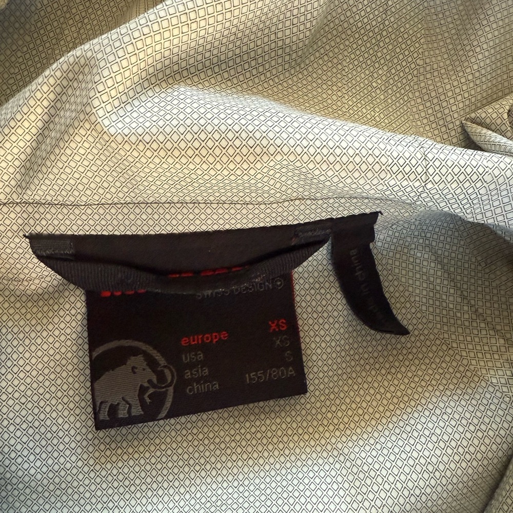 Mammut women’s  Gray Hooded rain Jacket - Picture 5 of 6